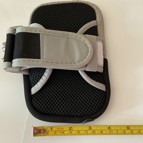 Arm band phone case - Picture 5 of 5